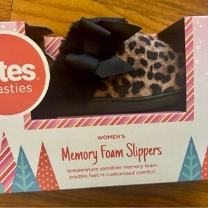 Totes Toasties Leopard Print Memory Foam Slippers WL8-9